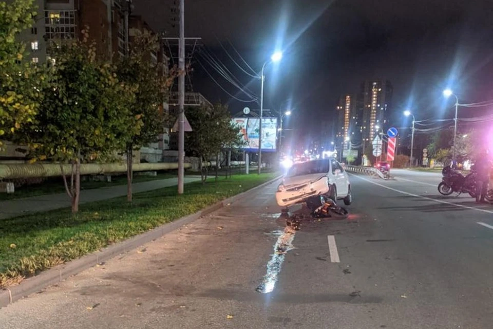 Байкер угодил под колеса гибрида в Хабаровске. Фото УГИББД по Хабаровску
