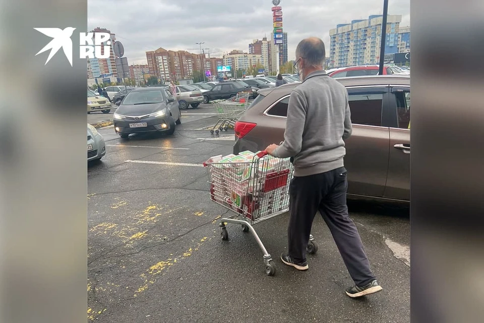 Красноярцы принялись массово скупать «Доширак», оставшийся в магазинах. Фото: КОЗЛОВА Александра