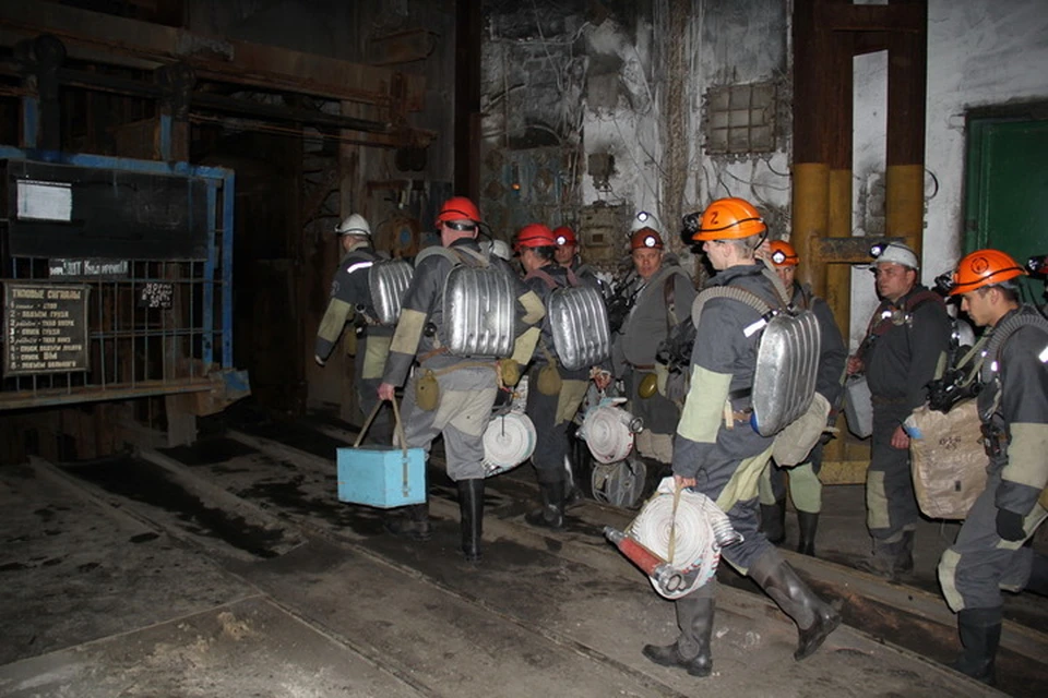 Тушение пожара на шахте осложнилось обрушением горных пород. Фото: МЧС ДНР
