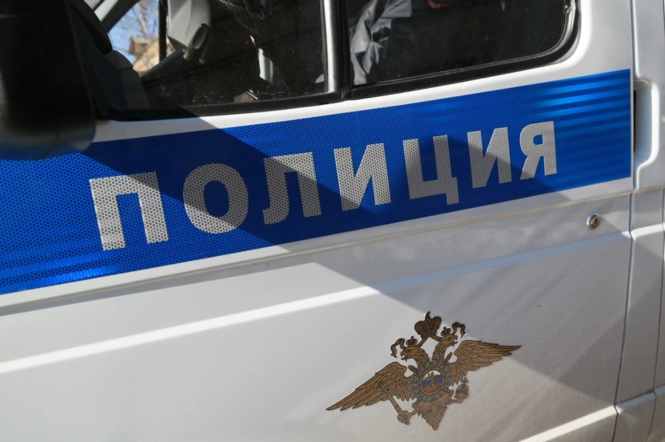Подозреваемых доставили в отдел полиции.