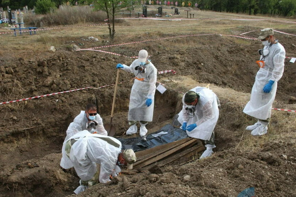 В Донбассе продолжают извлекать останки жертв обстрелов ВСУ. Фото: ЛИЦ