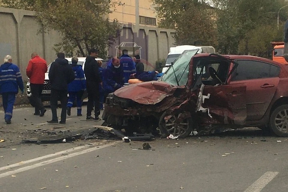 В Красноярске в ДТП с четырьмя машинами пострадали два человека. Фото: ЧП Красноярск