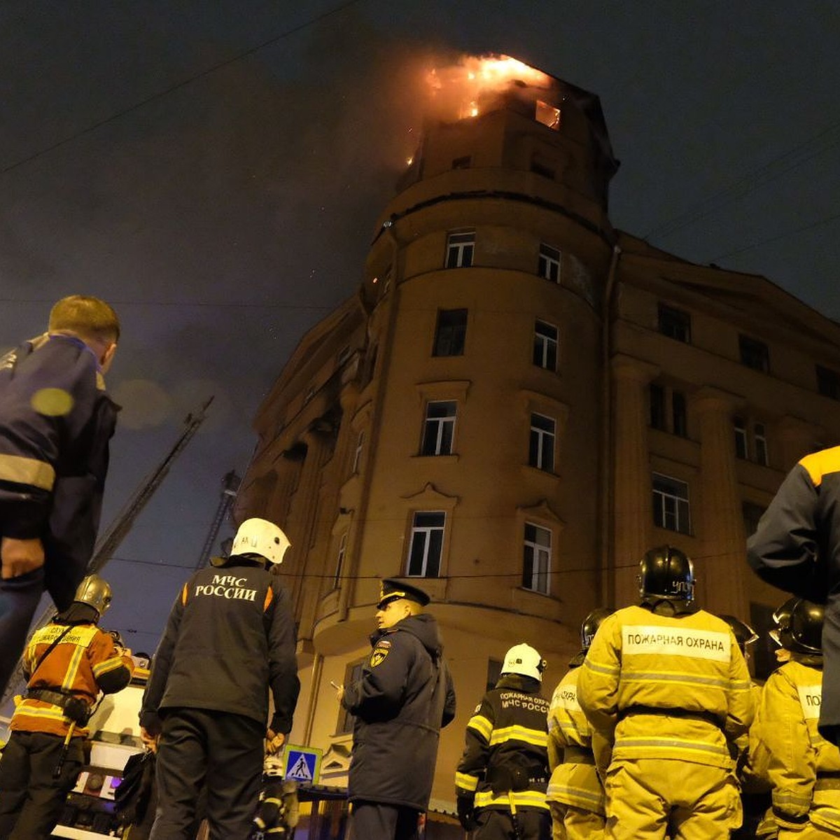 МЧС локализовало пожар в доме Чубакова на набережной Карповки - KP.RU