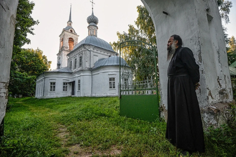 Несколько месяцев монахи привыкали к тому, что фотохудожник запечатлевает их каждый день