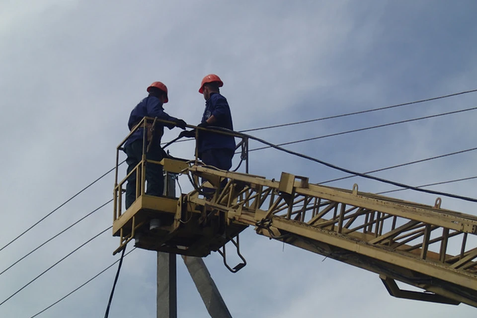 С 8 по 10 октября в ЛНР отключили электроэнергию на время плановых ремонтных работ. Фото: МинУиЭ ДНР
