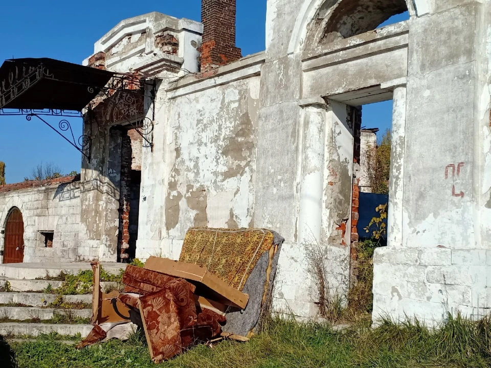 Касимовцы организовали свалку около усадьбы Баркова. Фото: Екатерина Вулих.