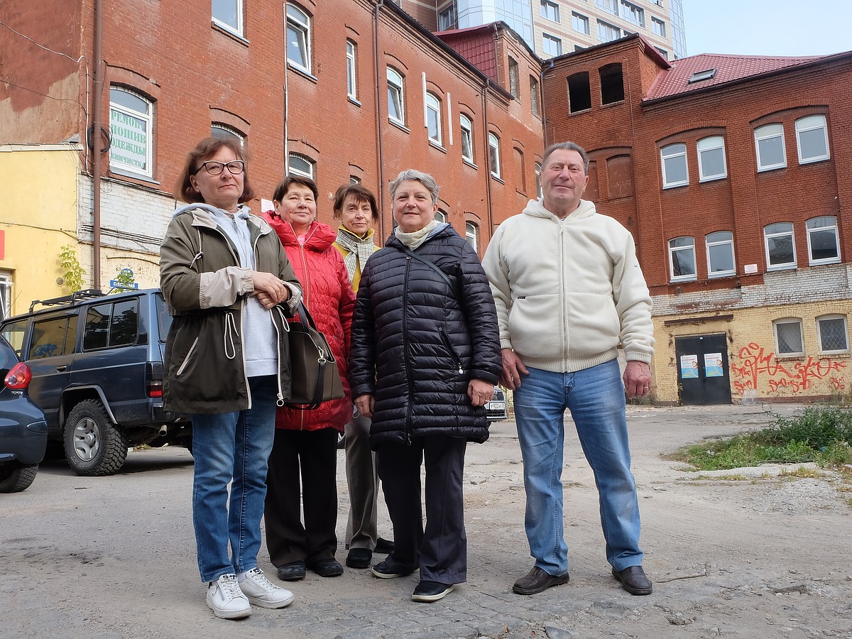 Опять уплотнительная застройка: Калининградцы протестуют против сноса  старинного дома на Стекольной - KP.RU