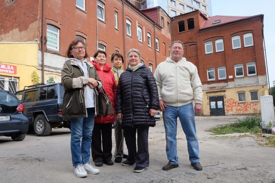 Жители соседних домов, обеспокоенные демонтажем и будущей застройкой, обратились в редакцию «Комсомолки».