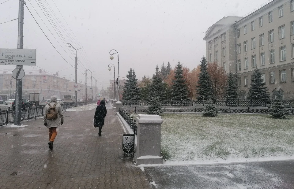В Омске прошел самый сильный в сезоне снегопад.