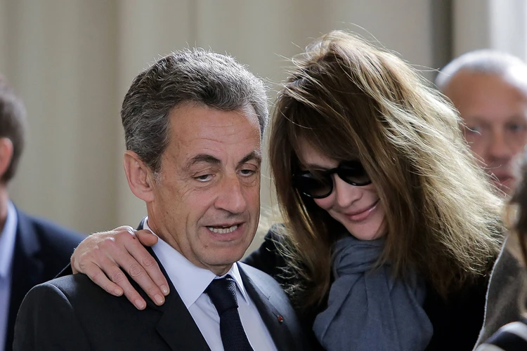Карла Бруни призналась, что при общении с Николя Саркози держит рот на замке