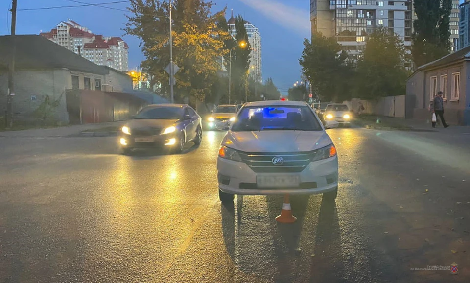 В центре под колесами авто оказался ребенок.