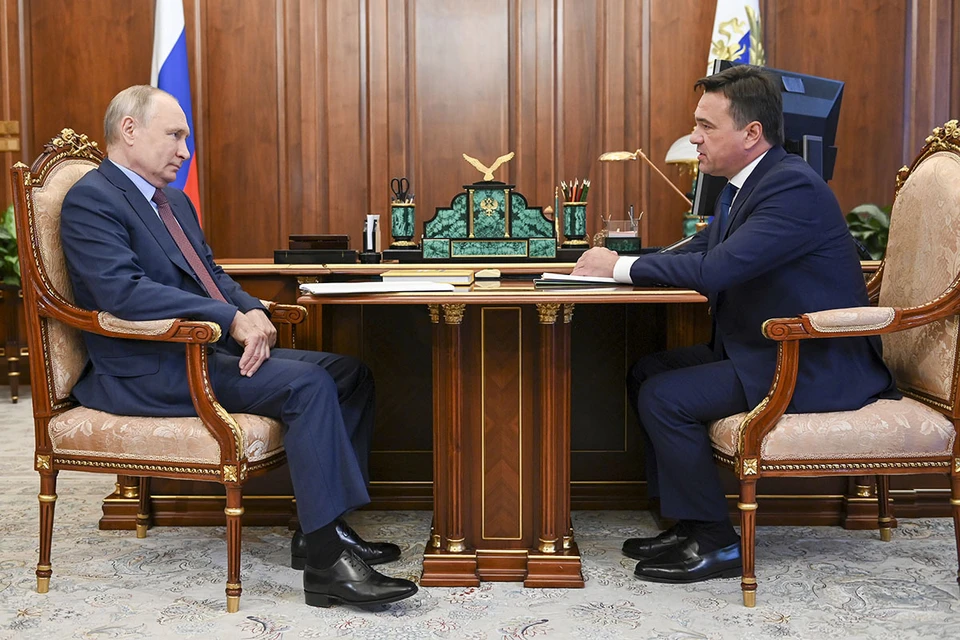 Путин в Кремле обсудил с губернатором Подмосковья строительство дорог, социальную газификацию и цифровизацию роддомов. Фото: Алексей Никольский/пресс-служба президента РФ/ТАСС