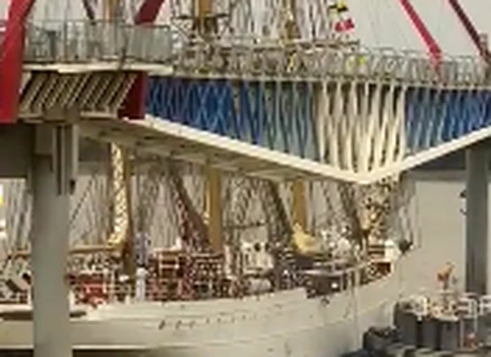Парусник ВМС Бразилии врезался в мост в Эквадоре