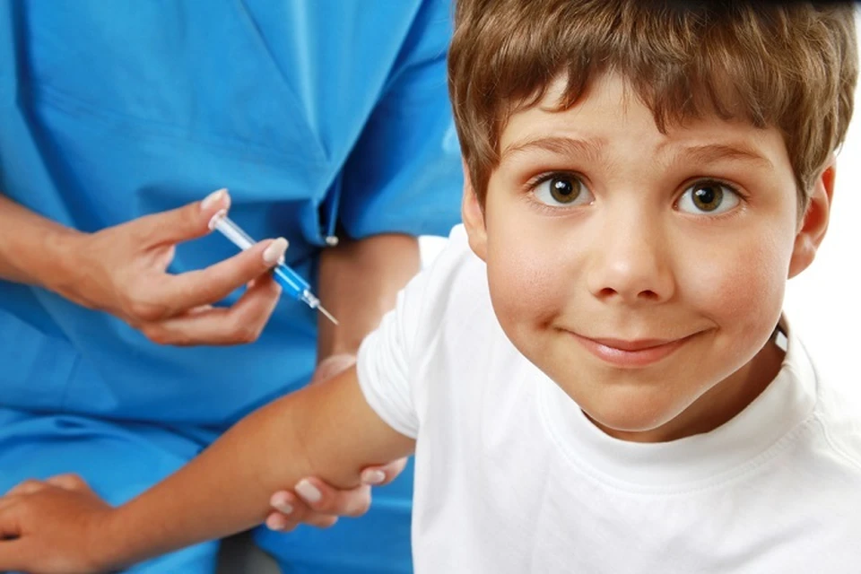 Казахстанцы уже не в первый раз распространяют фейки, связанные с вакцинацией детей против COVID-19.