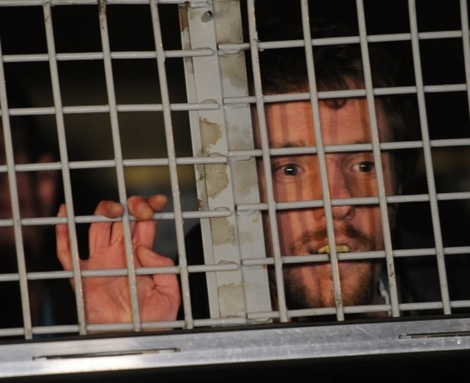 Полиция устанавливает возможных соучастников задержанного афериста.