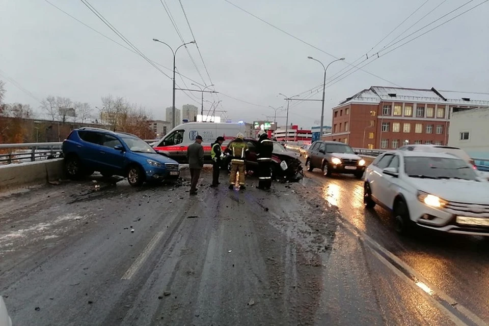 Водитель вылетел на встречку, потеряв управление на мокрой дороге Фото: ГИБДД Екатеринбурга