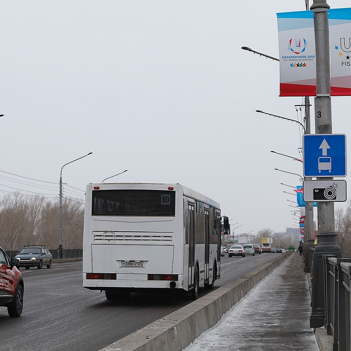 Красноярцы смогут ездить по автобусным полосам без штрафов с 30 октября по  7 ноября - KP.RU