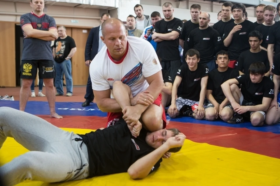 Федор Емельяненко во время проведения мастер-класса для бойцов ММА.
