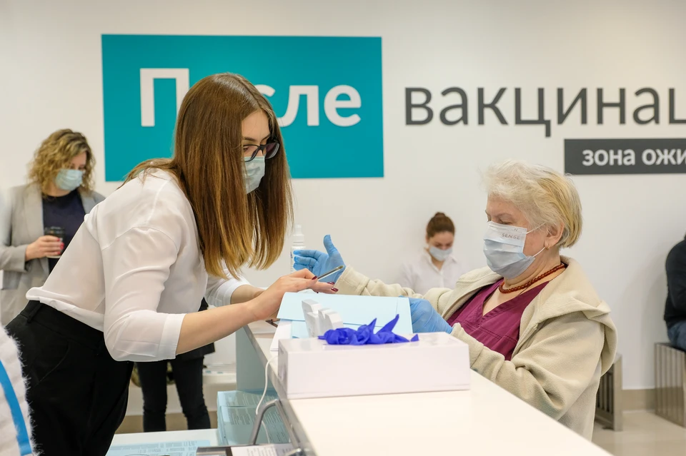 Пункты вакцинации от коронавируса в Петербурге во время длинных выходных с 30 октября по 7 ноября будут работать в обычном режиме.