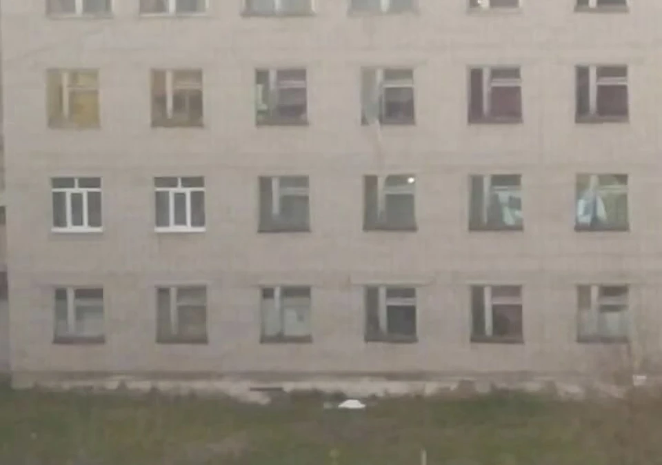 Под Смоленском 73-летняя пенсионерка выпала из окна больницы и разбилась насмерть. Фото: паблик «Нетипичный чёрный список Сафоново-Дорогобуж» ВКонтакте.