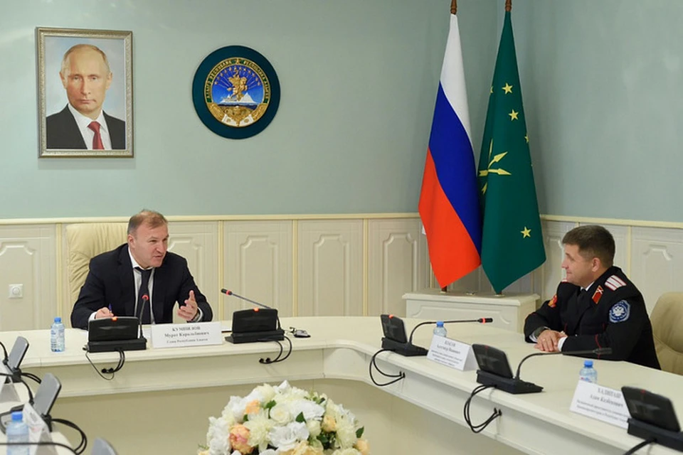 Развитие казачества в Адыгее обсудили атаман Кубанского казачьего войска и глава республики. Фото: пресс-служба администрации Краснодарского края