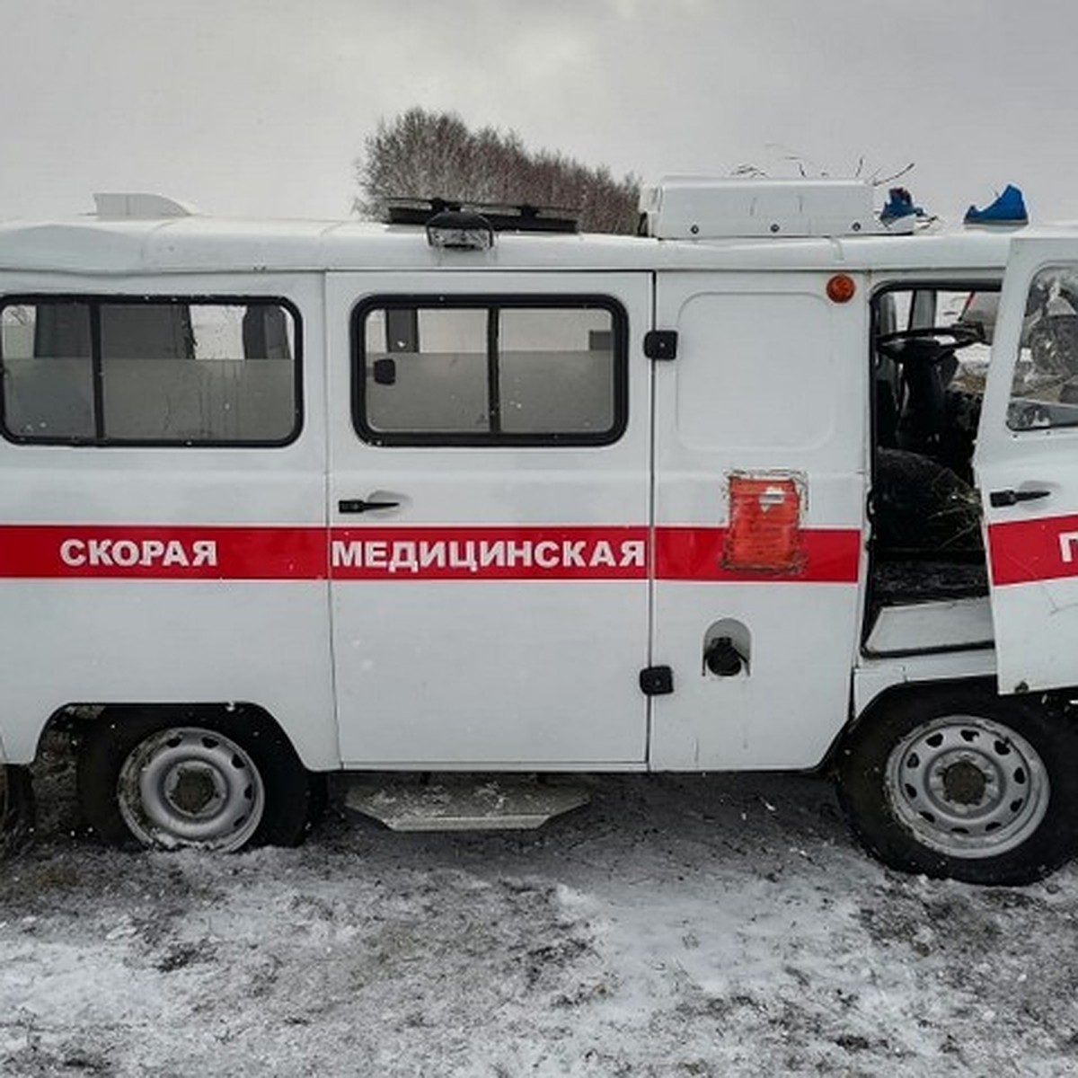 В Красноярском крае иномарка на полном ходу врезалась в машину скорой  помощи - KP.RU