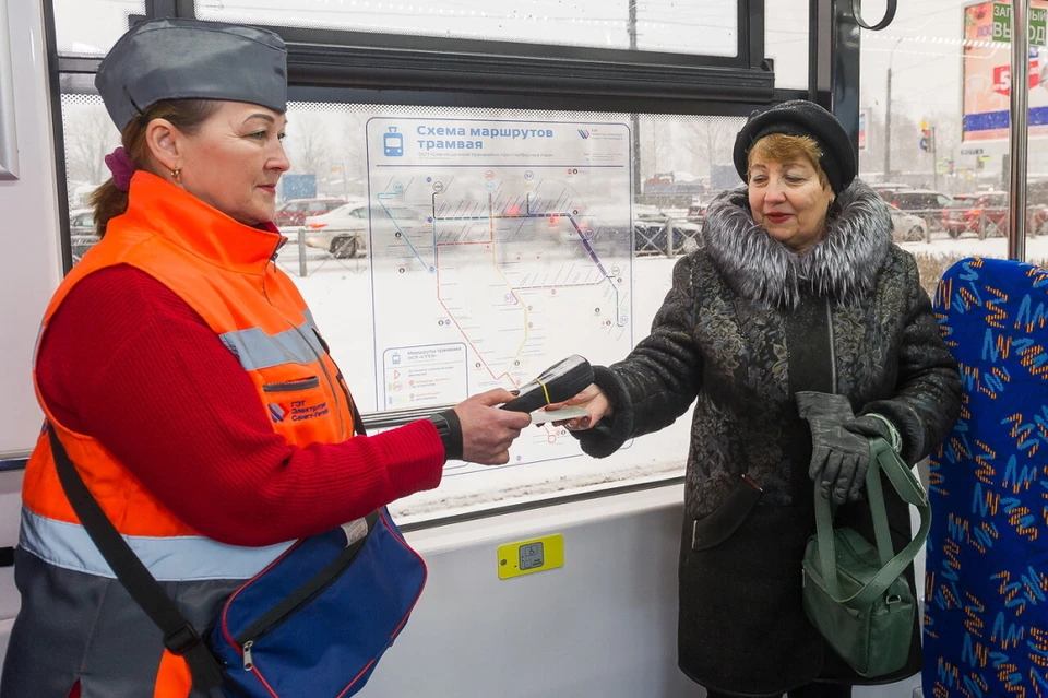 В Петербурге введут электронную оплату проезда в общественном транспорте.