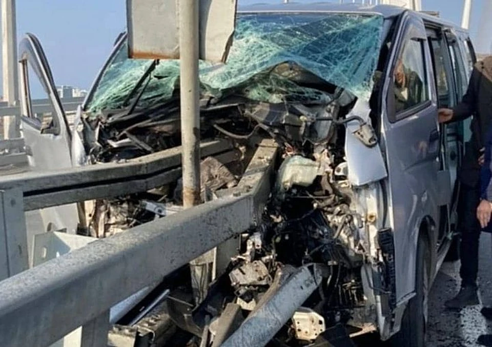 Во Владивостоке автомобиль протаранил леера. Фото: www.instagram.com/dpskontrol_125rus.