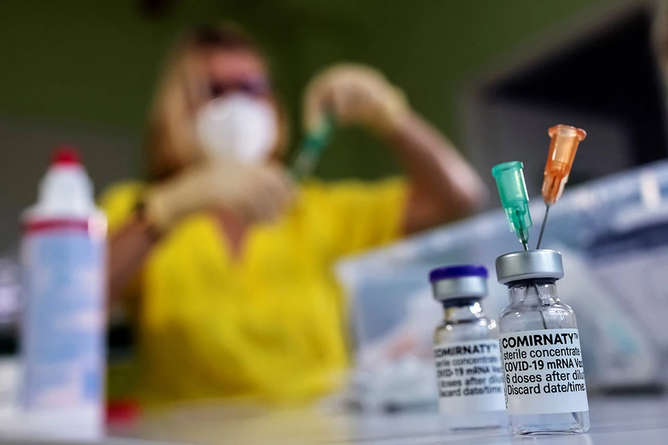 В ЕМА заявили, что вакцина Pfizer/BioNTech безопасна, несмотря на нарушения при ее испытаниях.