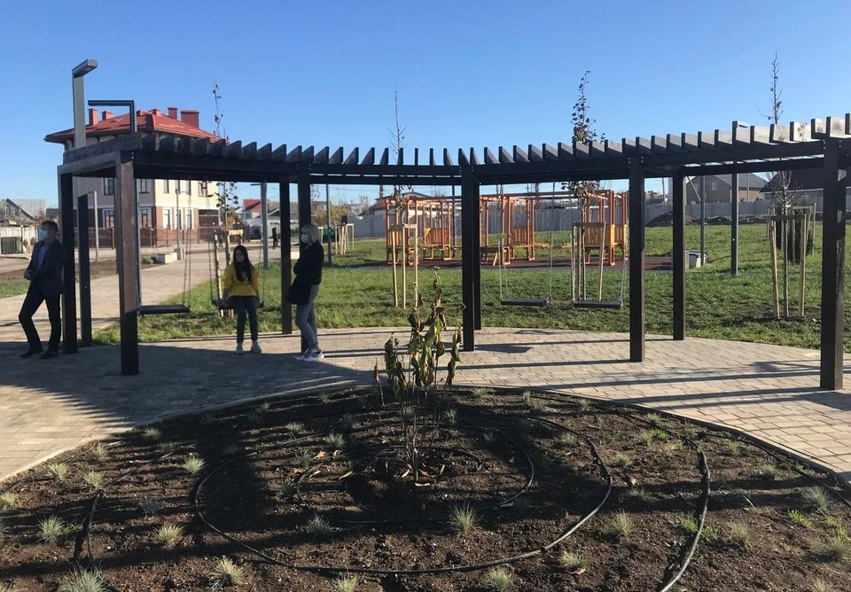 В Симферополе открылся новый благоустроенных сквер. Фото: пресс-служба администрации крымской столицы