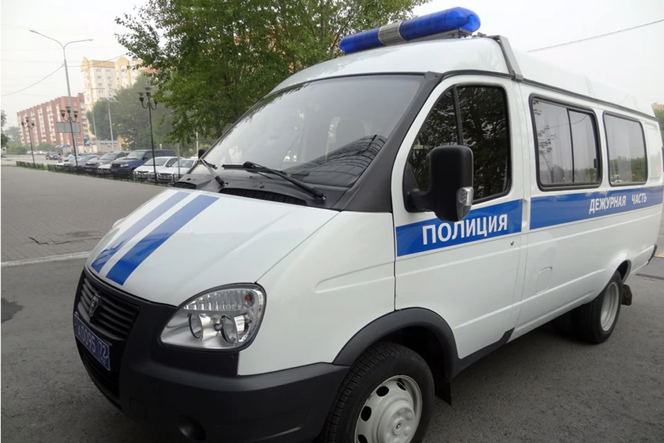 В Тюмени незнакомец сломал мужчине нос и ребро после ссоры.
