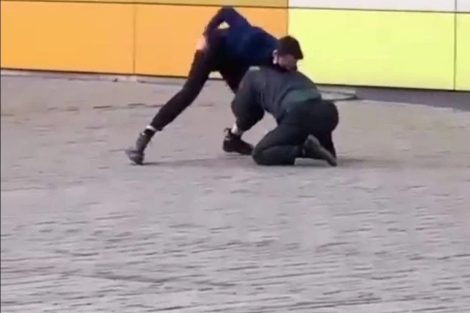 Стоп-кадр с видео драки