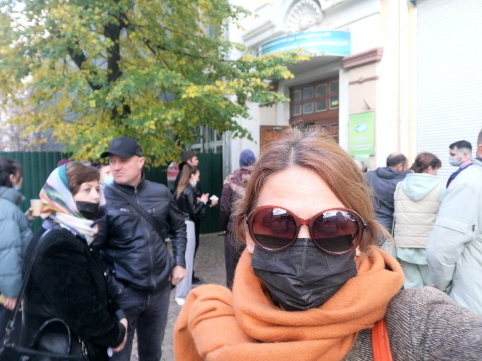 В общественных местах необходимо носить медицинскую маску.