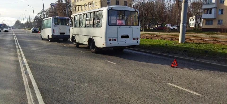Два автобуса столкнулись на Комсомольской в Орле