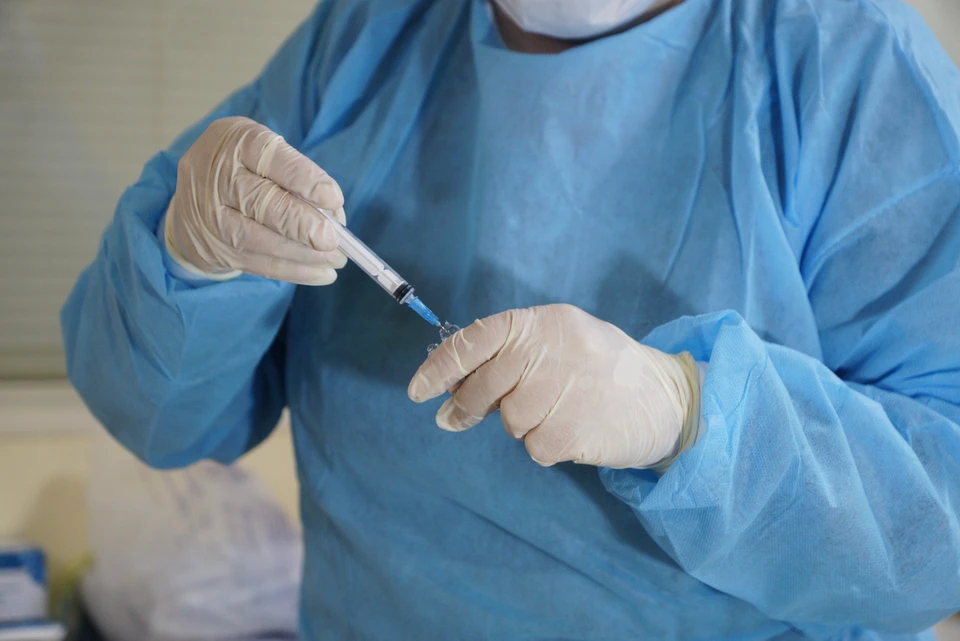 За прошедшие сутки прививки от ковида получили на 5,7 тысяч человек меньше, чем на утро 10 ноября.