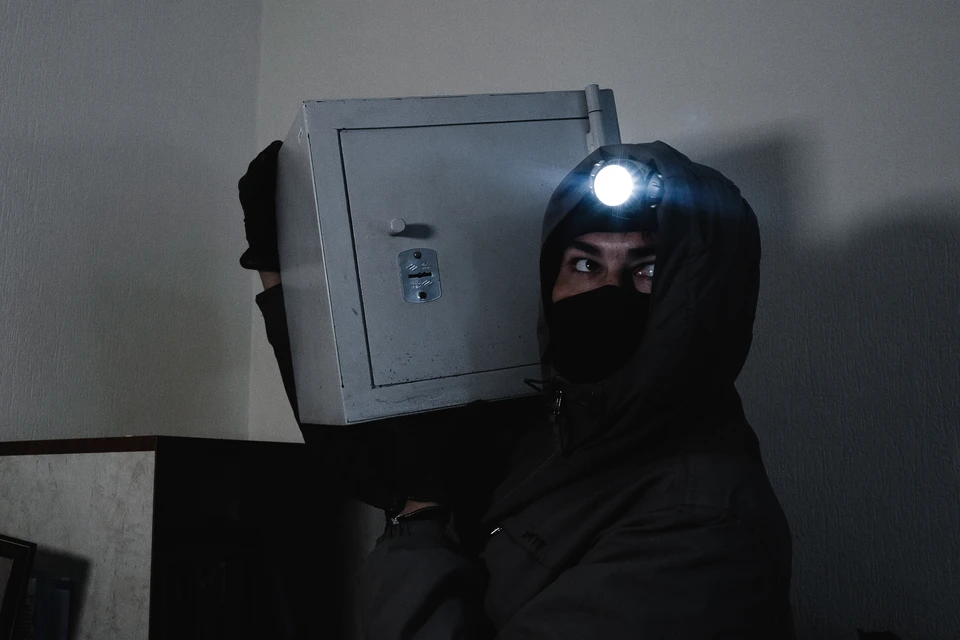 Полицейские установили причастность домушника к шести кражам на общую сумму 50 тысяч рублей. Фото: Сергей Грачев