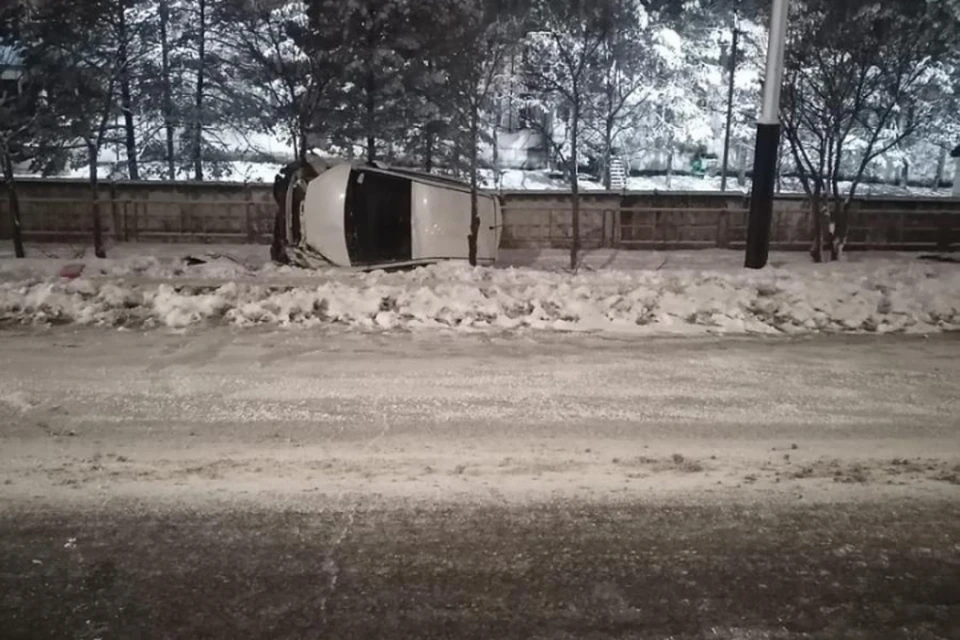 В Хабаровске влетела в бетонное ограждение