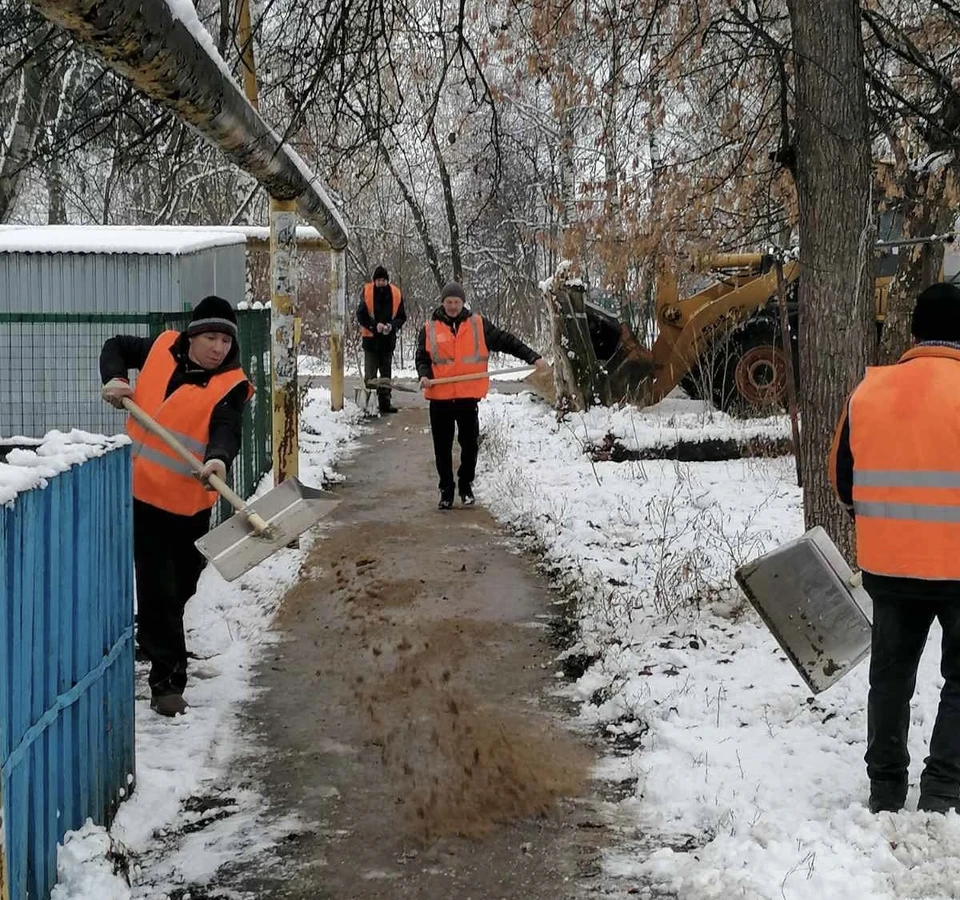 Круглосуточная уборка снега идёт в Ленинском районе