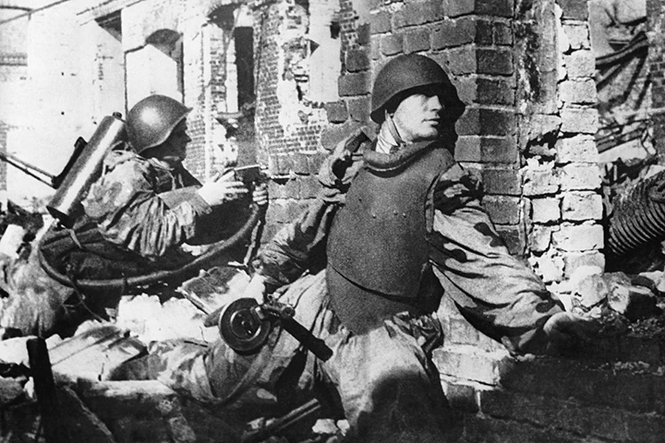 Наступление немцев было остановлено Красной армией под Москвой