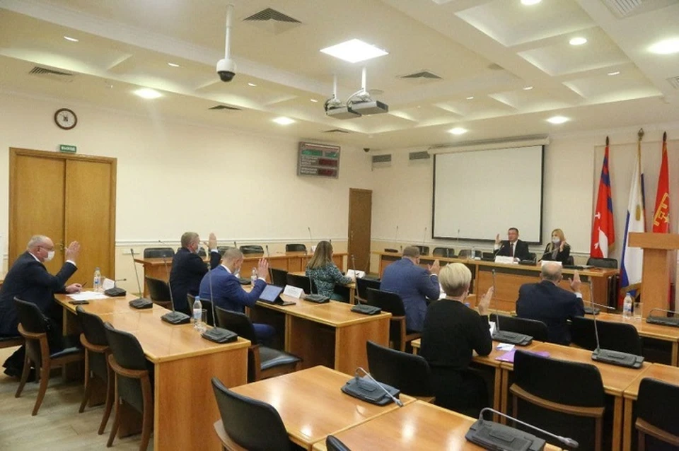 Волгоград трое. Волгоградская городская Дума. Волгоградская городская Дума фото. Волгоградская городская Дума внутри. Городская Дума Волгоград председатель фото.