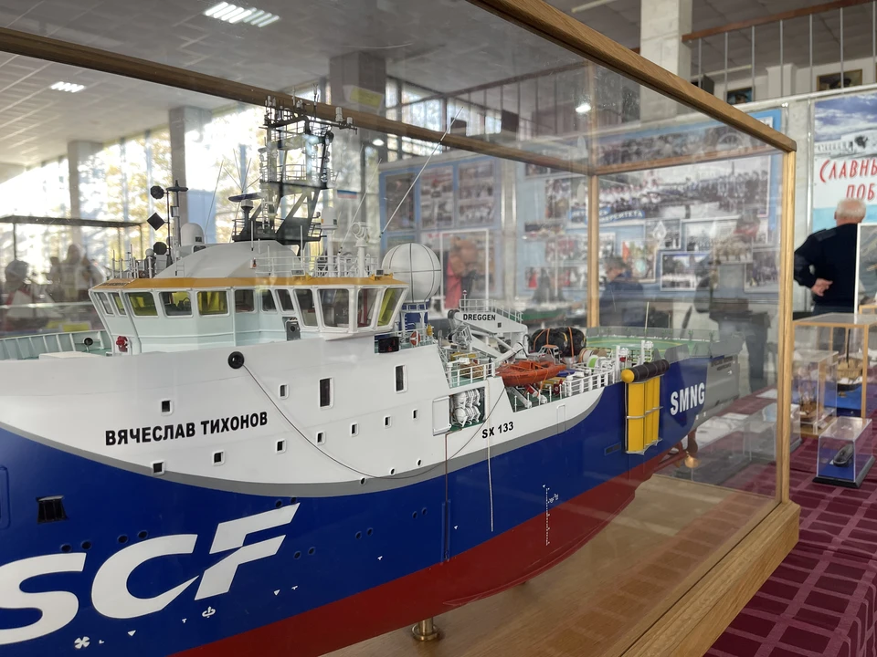 Один из главных призов «Кубка Цемесской бухты» пополнил коллекцию Ушаковки. Фото: Государственного морского университета имени адмирала Ф.Ф. Ушакова