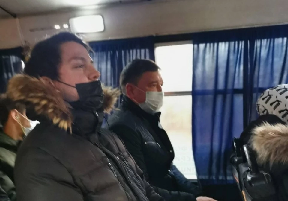После поручения Аксенова замглавы администрации Симферополя добрался на работу в маршрутке. Фото: Максим Балахонов/facebook