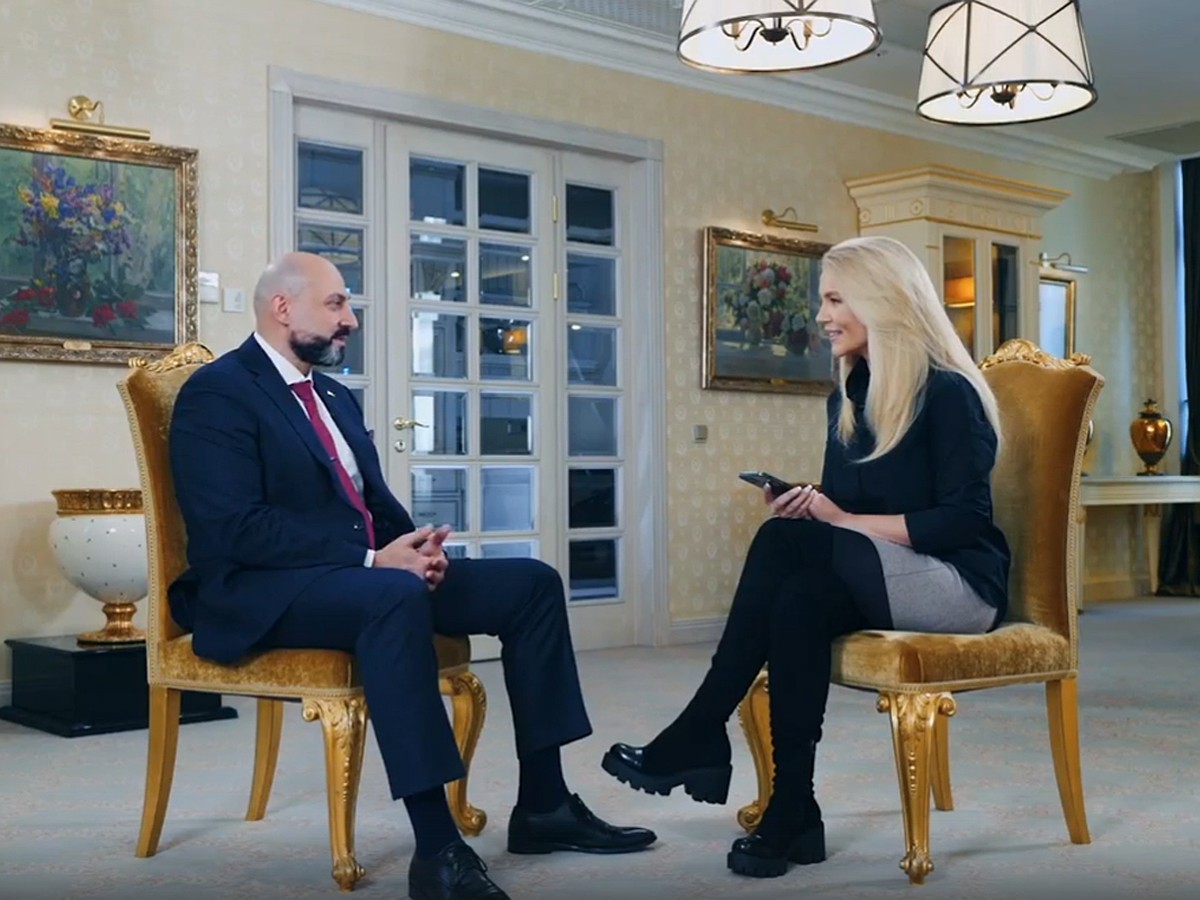 Erkak bilan orqa tomondan jinsiy aloqa video