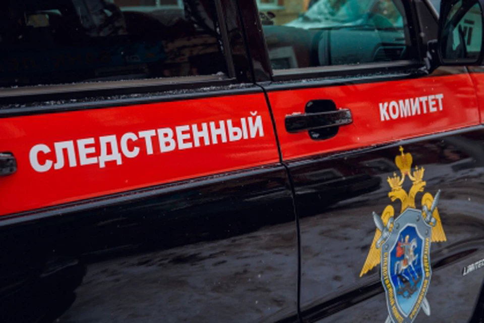 Сотрудники Следственного комитета разбираются, по какой причине выпал из окна пенсионер.
