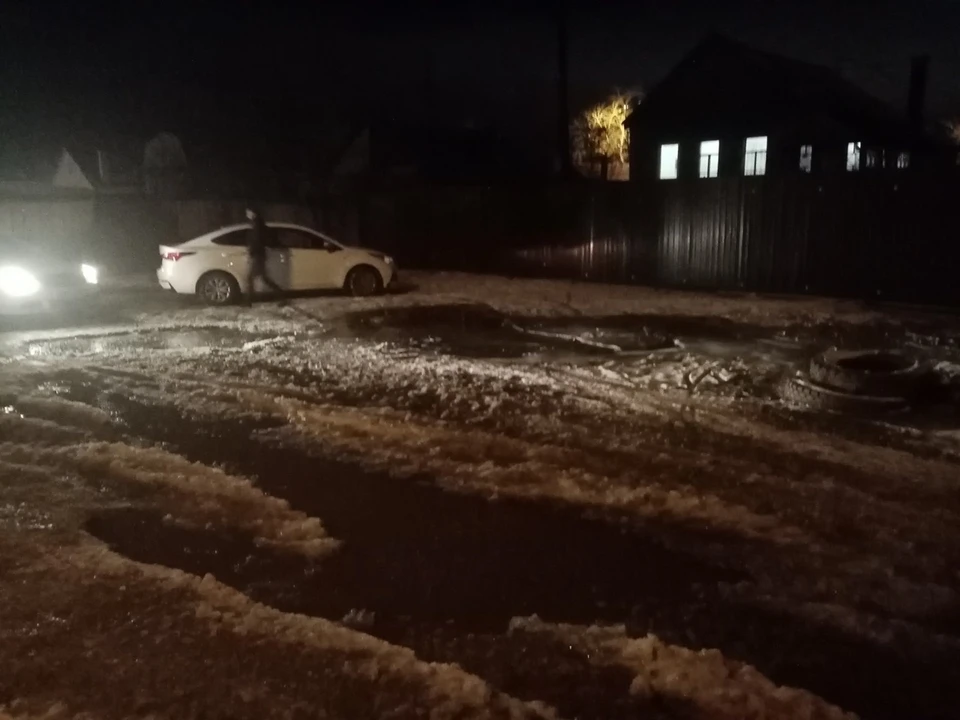 Жители просят принять меры и устранить проблему. Фото - Соцсети