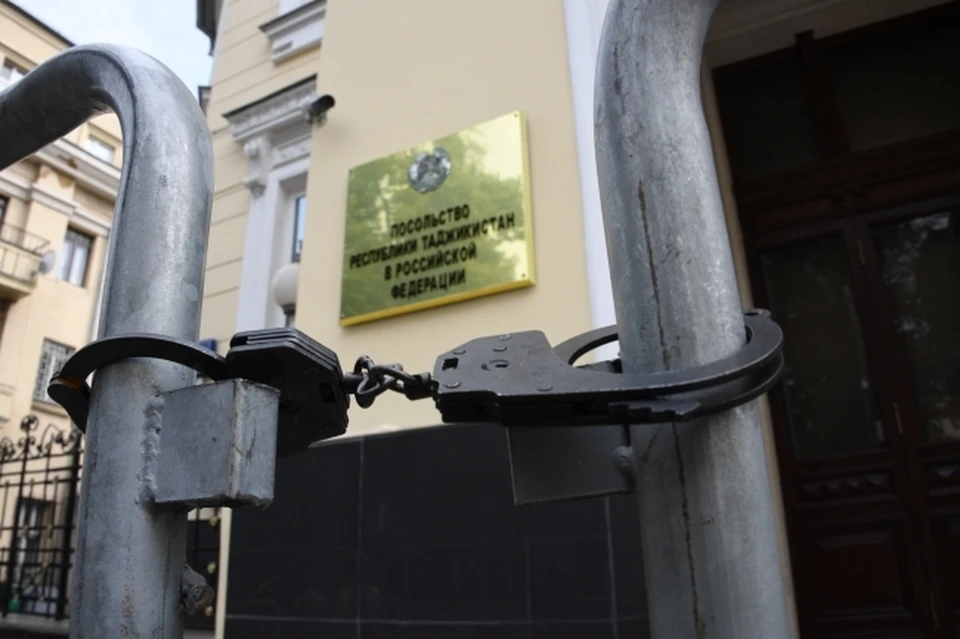 В июне 2021 года женщина, находясь совместно со своим сожителем дома, по его просьбе, заряжала пневматическую винтовку калибра 4.5 мм.