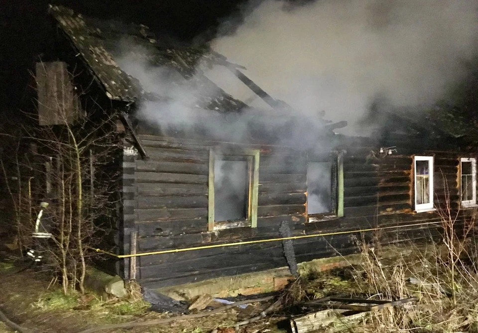 Два человека погибли при пожаре в Дорогобуже. Фото: пресс-служба ГУ МЧС по Смоленской области.