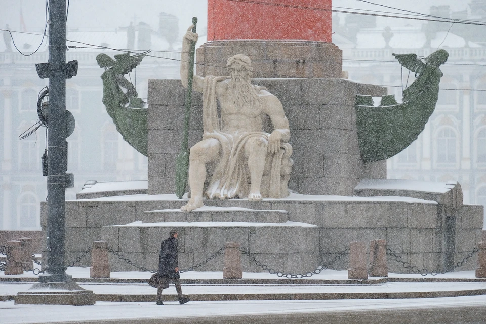 Мокрый снег, снег и снова дождь. Погода в ближайшее время в Петербурге будет переменчивой.