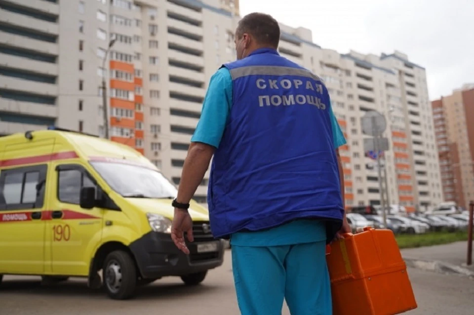 Машина скорой помощи привезла мальчика с улицы Флегонтова