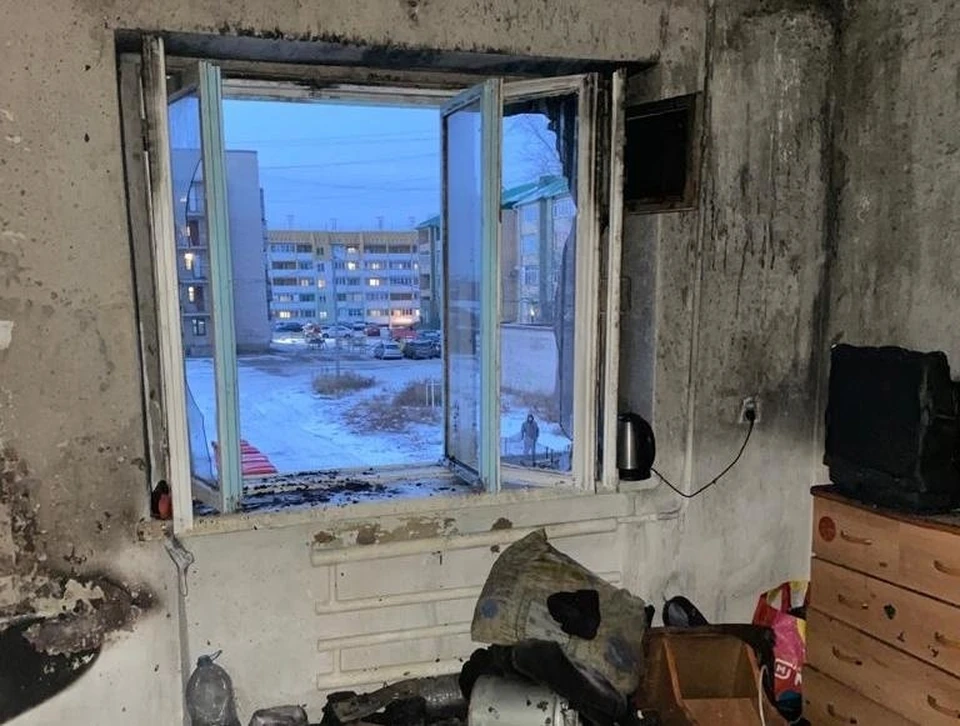 Загорелась одна из квартир в пятиэтажном жилом доме. Фото: ГУ МЧС по Челябинской области